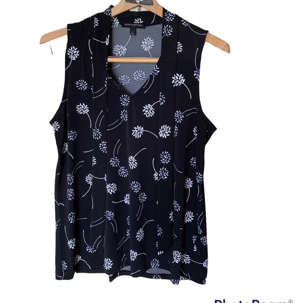 Banana Republic sleeveless black/white blouse, size small